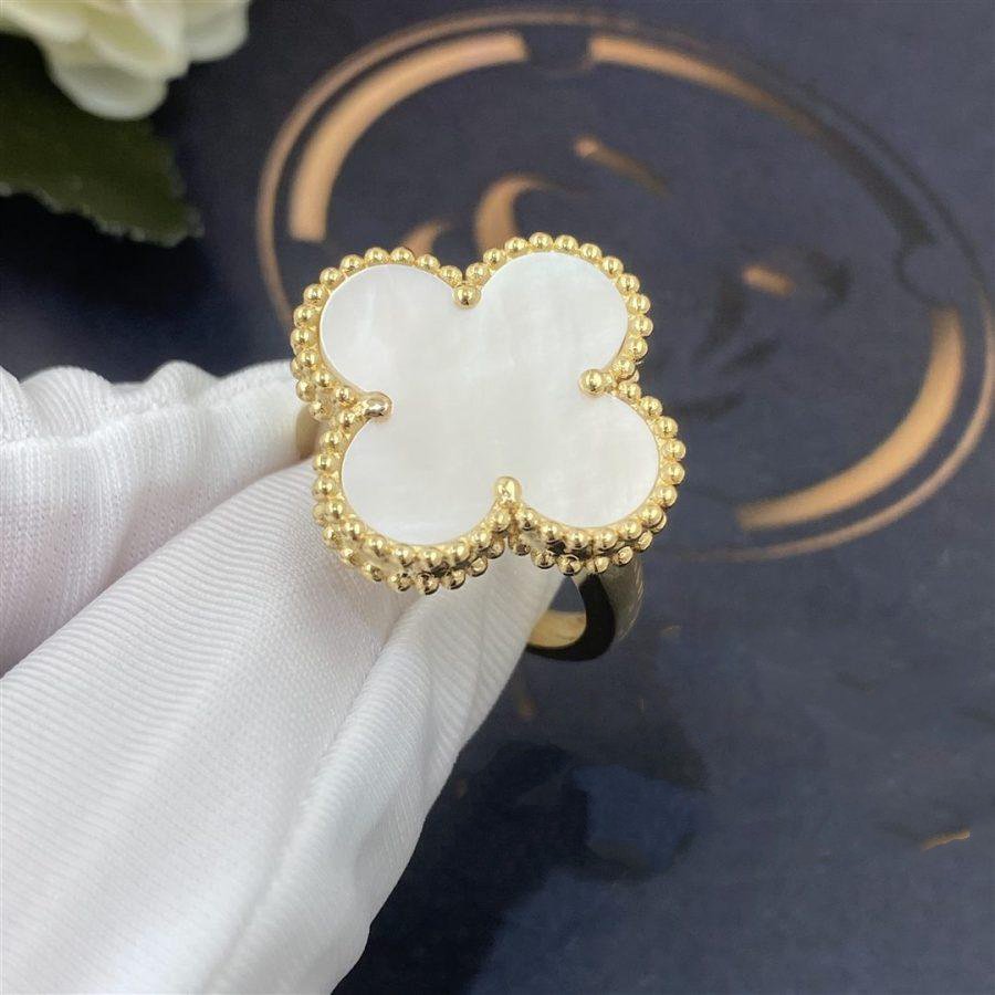 Van Cleef & Arpels CLOVER WHITE MOP RING