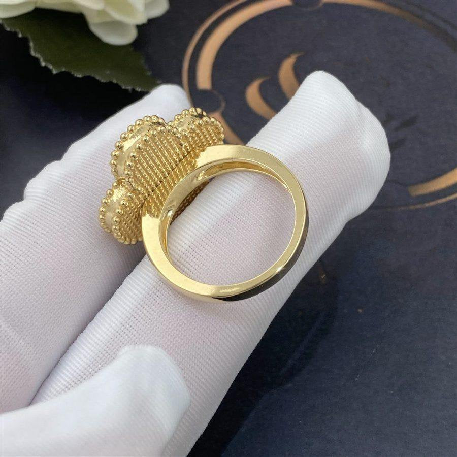 Van Cleef & Arpels CLOVER WHITE MOP RING