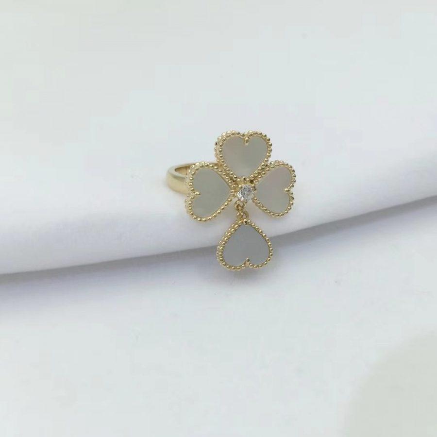 Van Cleef & Arpels SWEET CLOVER WHITE MOP RING