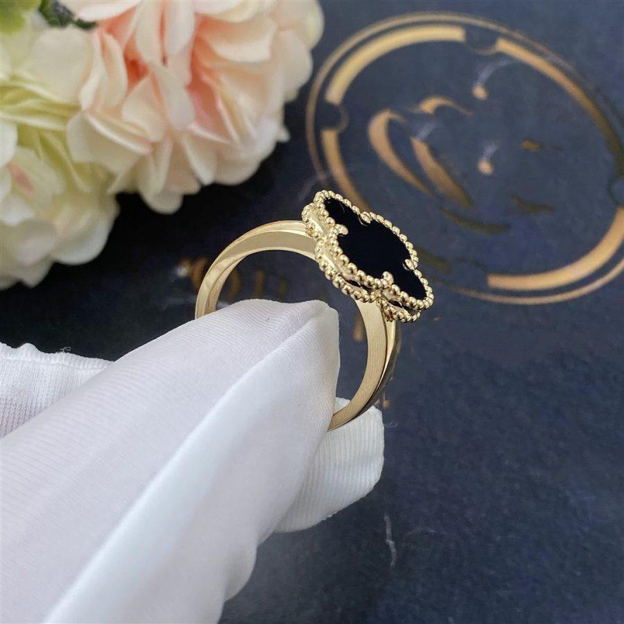 Van Cleef & Arpels CLOVER ONYX RING
