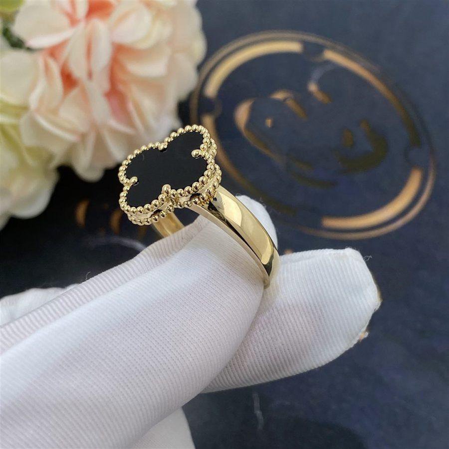 Van Cleef & Arpels CLOVER ONYX RING
