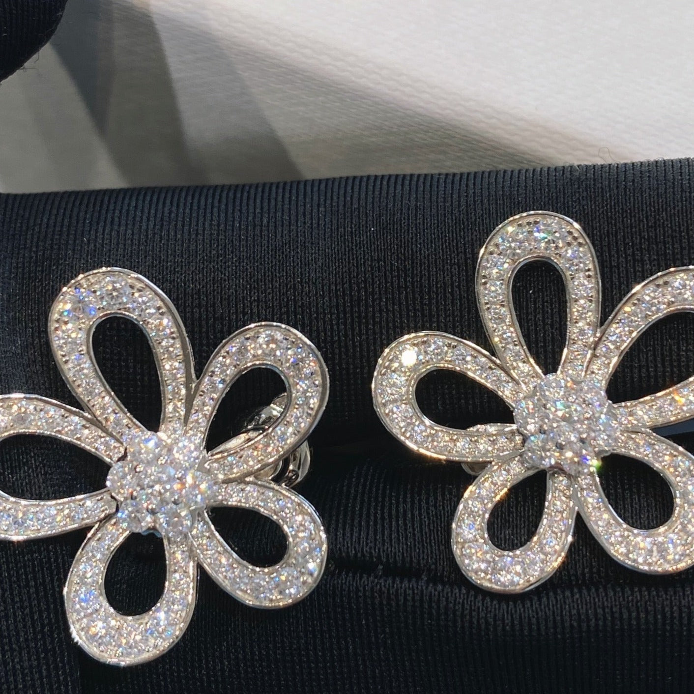 Van Cleef & Arpels LACE FLOWER SILVER EARRINGS