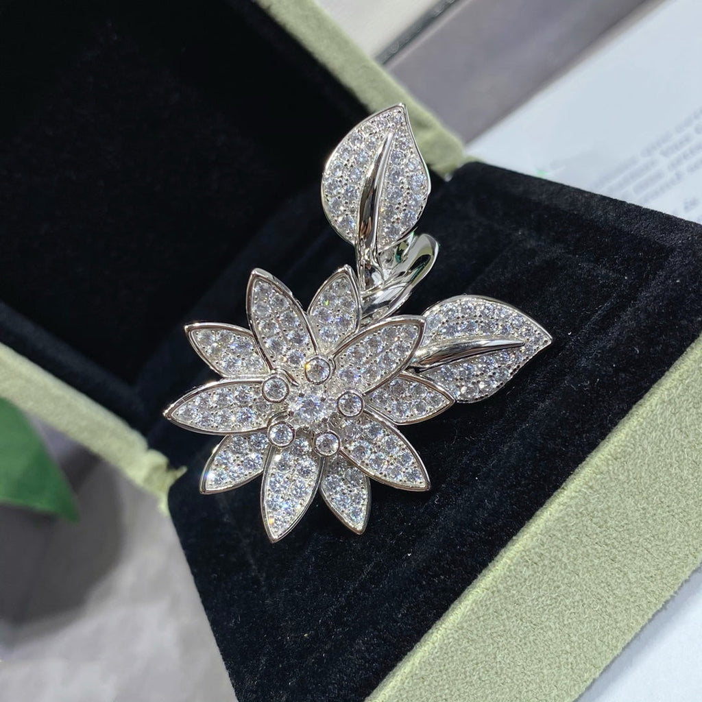 Van Cleef & Arpels DUAL-PURPOSE LOTUS SILVER DIAMONDS RING