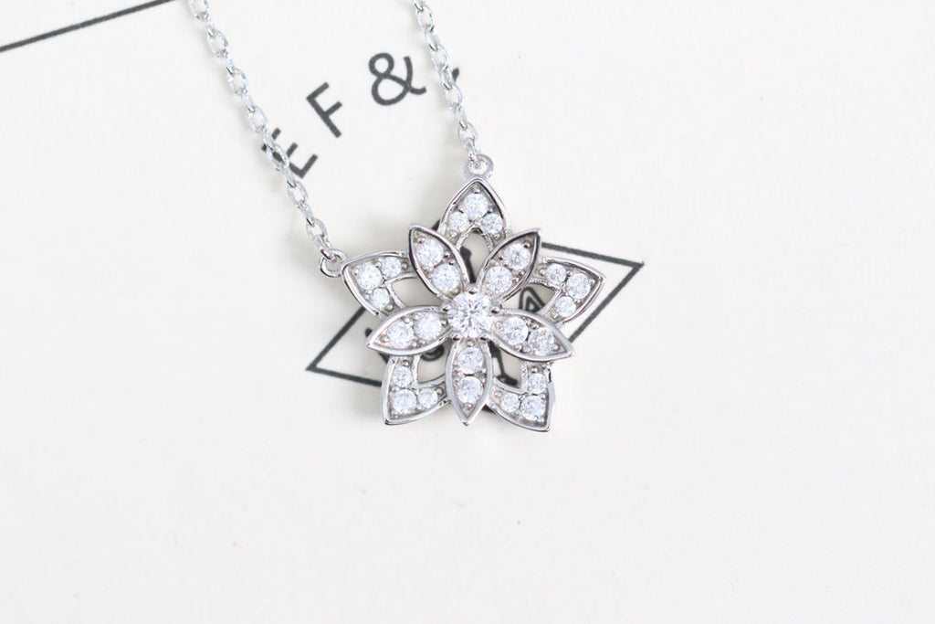 Van Cleef & Arpels LOTUS FLOWER SILVER DIAMOND NECKLACE