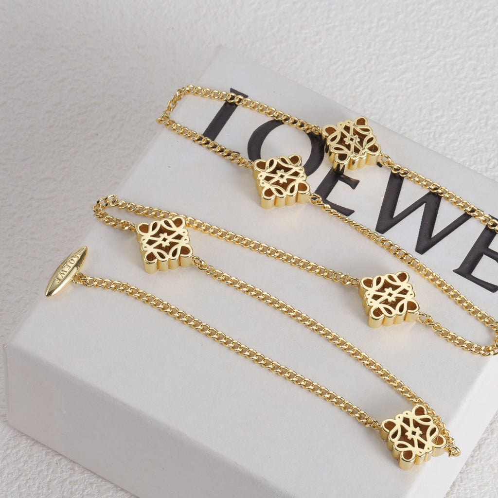 LOEWE ANAGRAM 5 MOTIFS GOLD NECKLACE