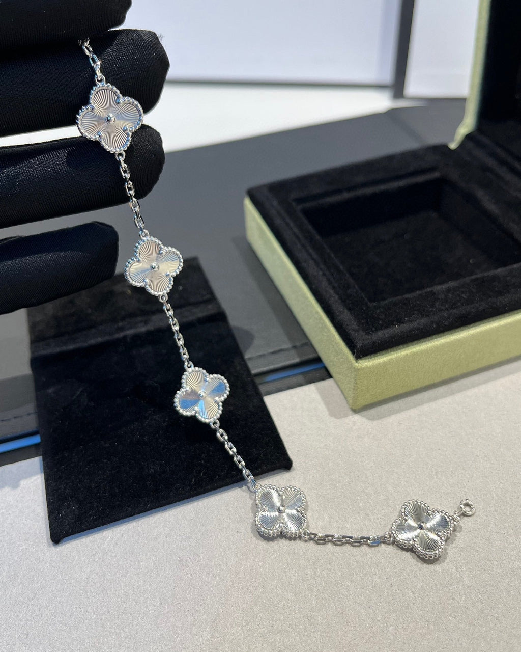 Van Cleef & Arpels CLOVER SILVER 5 MOTIFS BRACELET